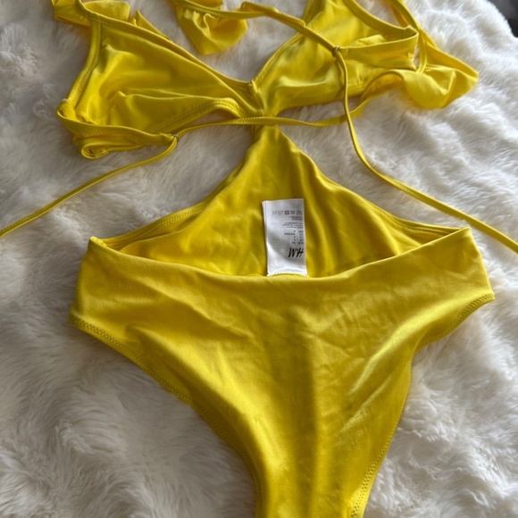preowned, H&M yellow one piece bathing suit, size 6 - Picture 3 of 3